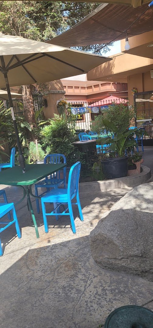 Drive-through lane beside the restaurant entrance